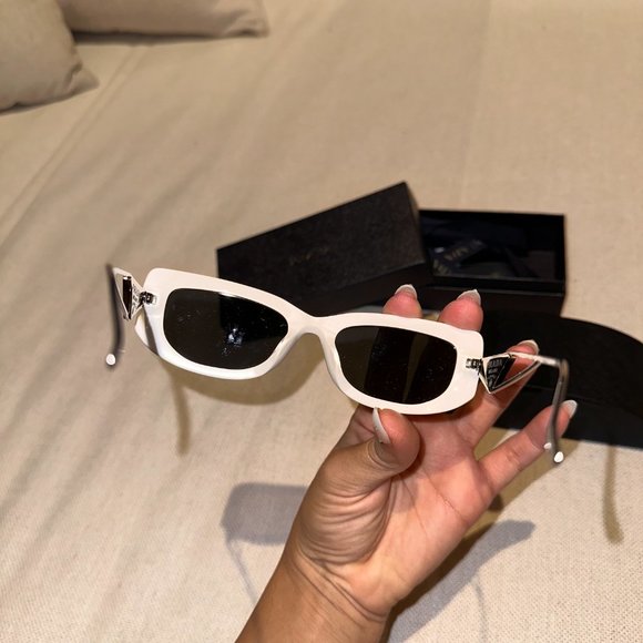 [NEWE] PRADA Sunglasses - Picture 3 of 8